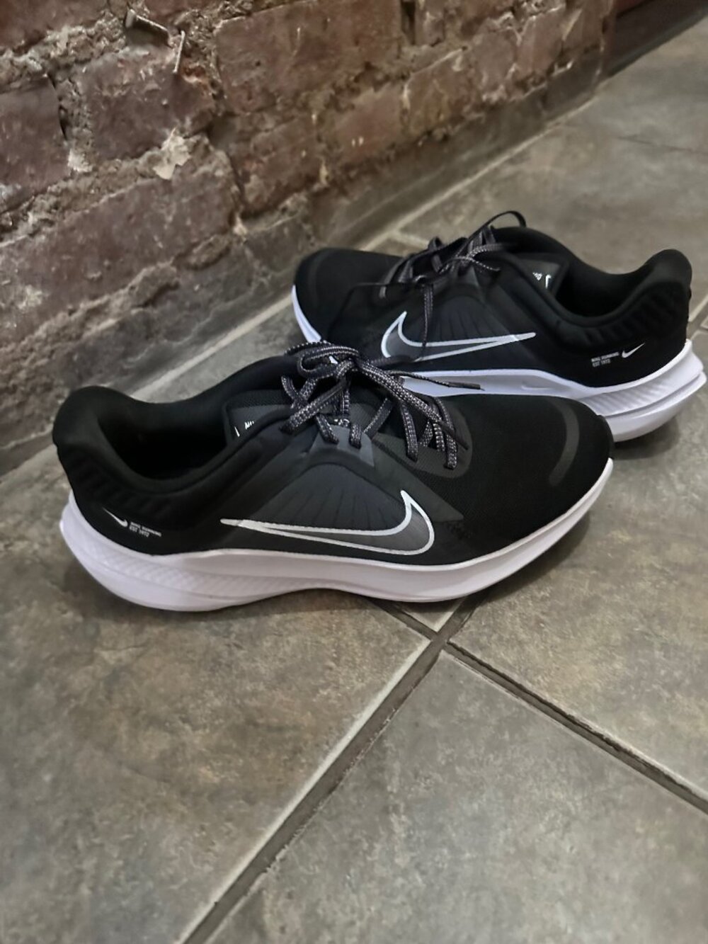 Nike Quest 5 Women's Running Shoes Size 10 Black White DD9291-002